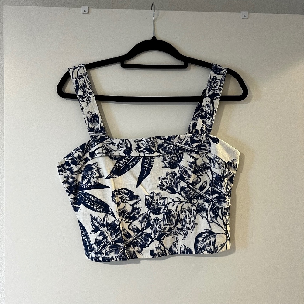 NWT Abercrombie blue and white crop top
